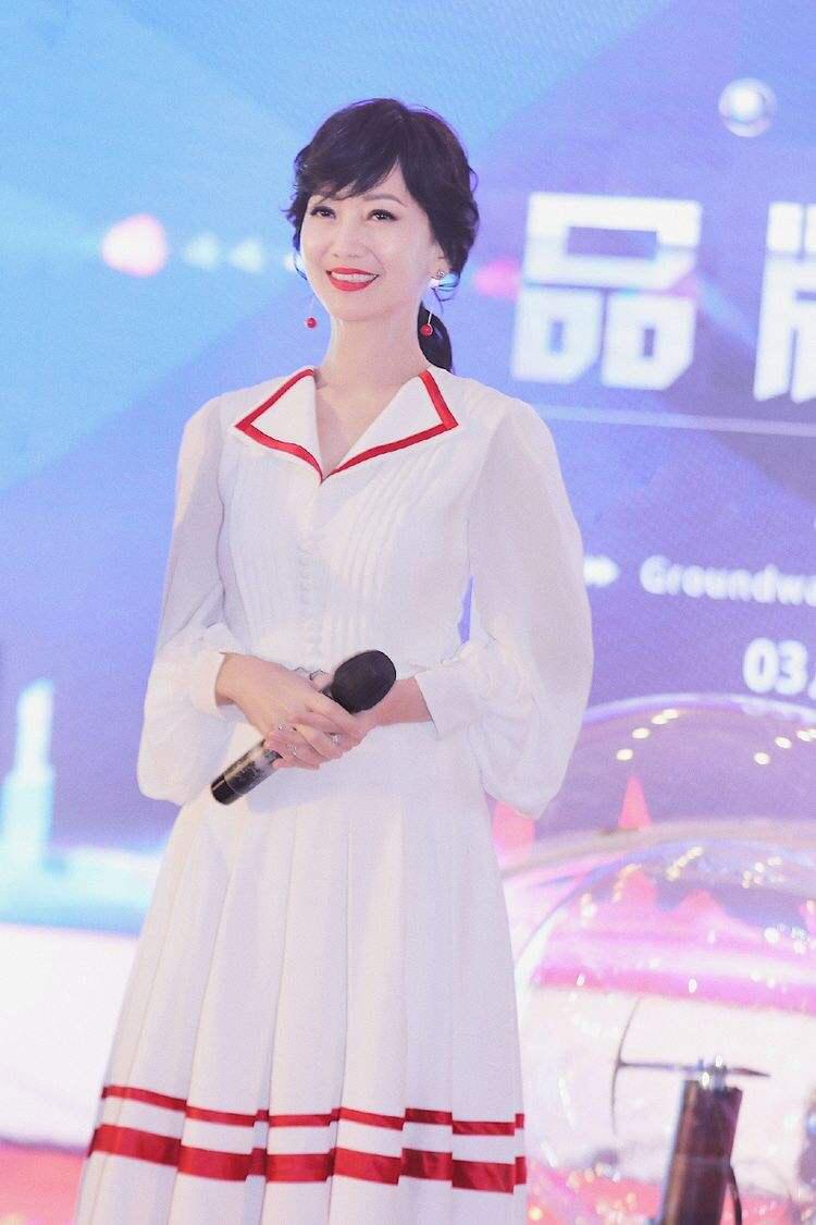 倪萍赵雅芝,倪萍赵雅芝60岁状态依旧优雅