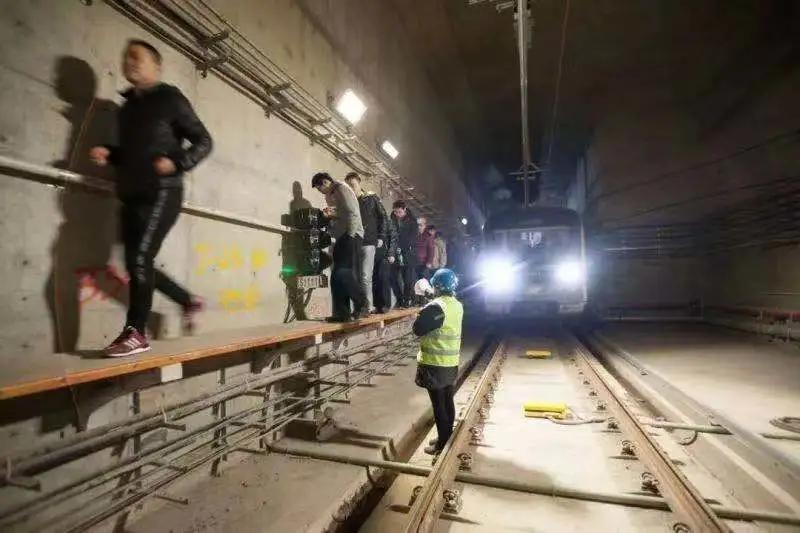 列车发生故障救援的流程是怎样的,地铁列车坏了怎么疏散