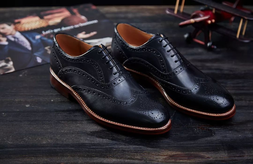 威廉、哈里、查尔斯王子同框太帅气！28个英伦绅士品牌拿走不谢