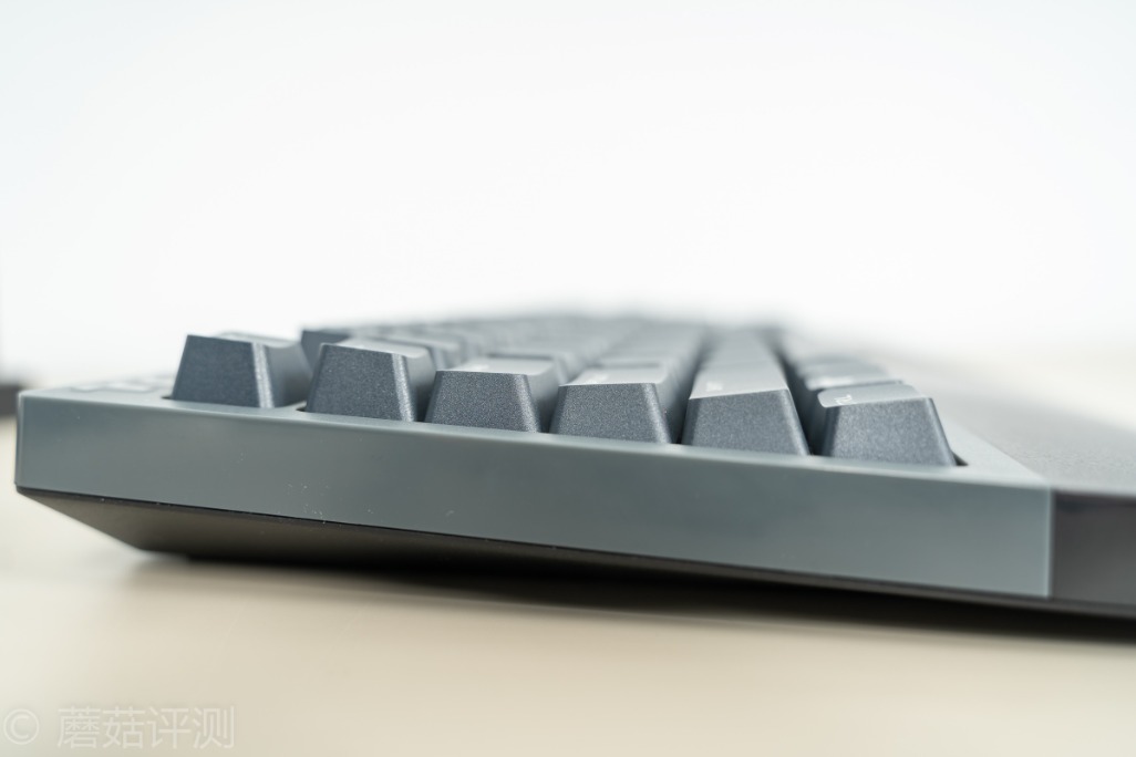 做工细腻手感超好,曜越g821多模电竞机械键盘