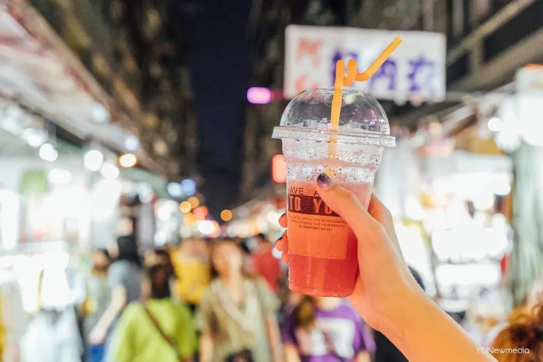 武汉步行街摆地摊,在武汉摆地摊的老乡们