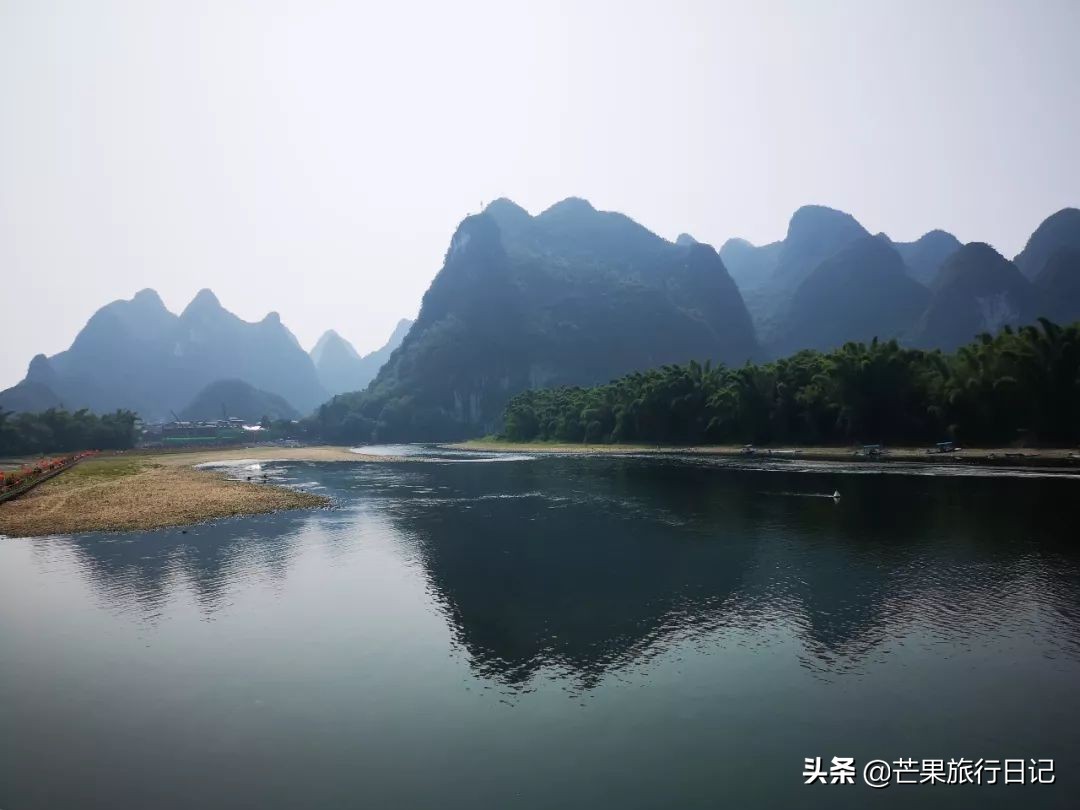 桂林阳朔漓江边风景,桂林漓江阳朔风景名胜区