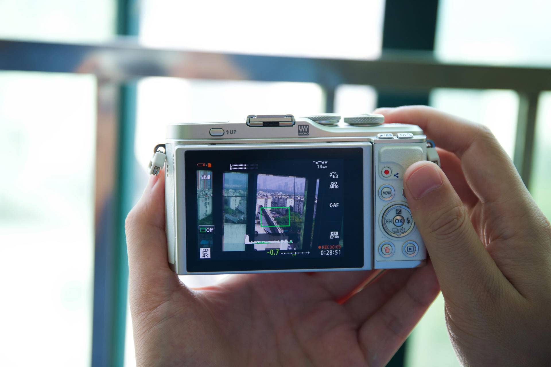 一台可以带出去的中画幅相机,奥林巴斯微单e-m10优缺点