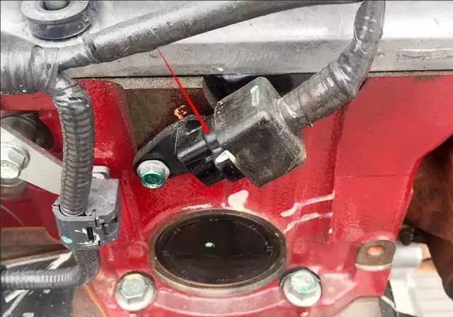 挖机传感器起到什么作用,挖机传感器和电磁阀有什么区别