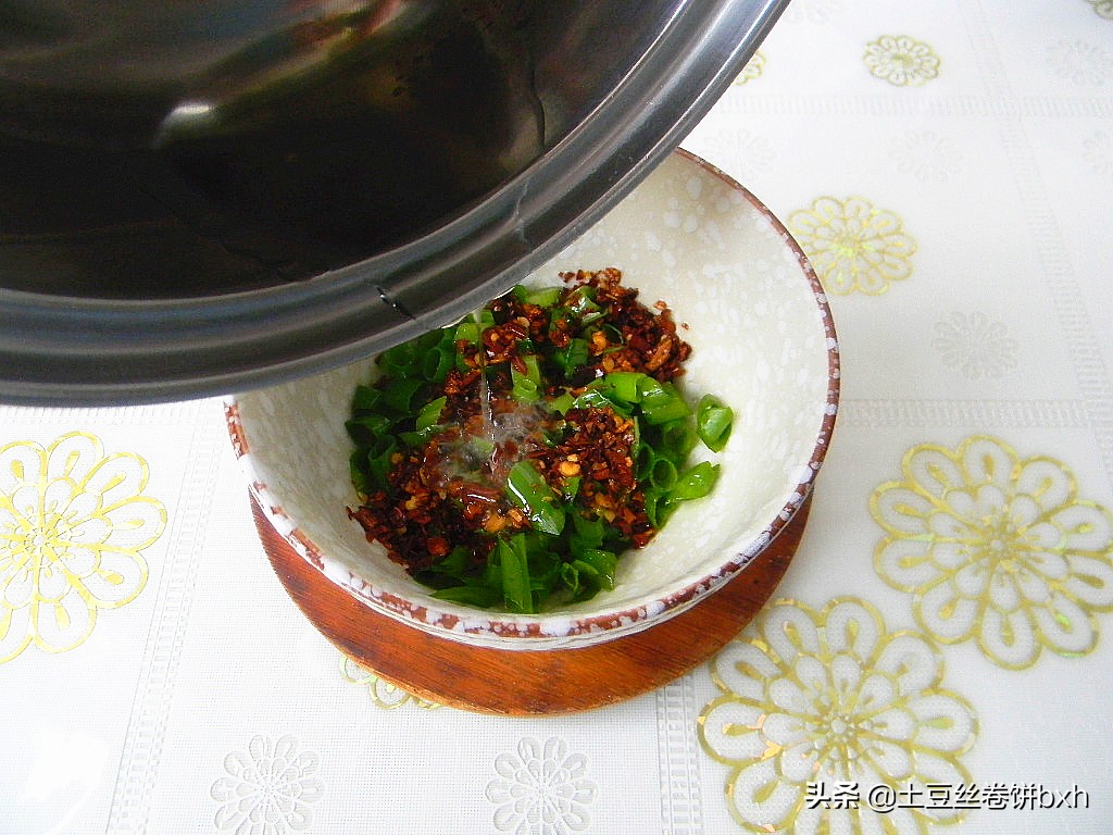 烫一烫，拌一拌，超级简单，苦瓜这么做连吃几次都吃不够