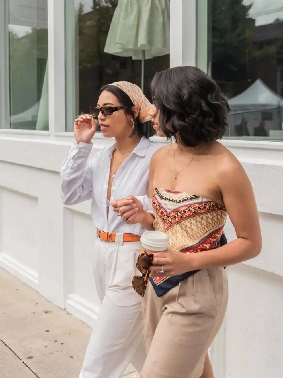 丝巾有什么时髦的使用方法,夏天系丝巾怎样发朋友圈