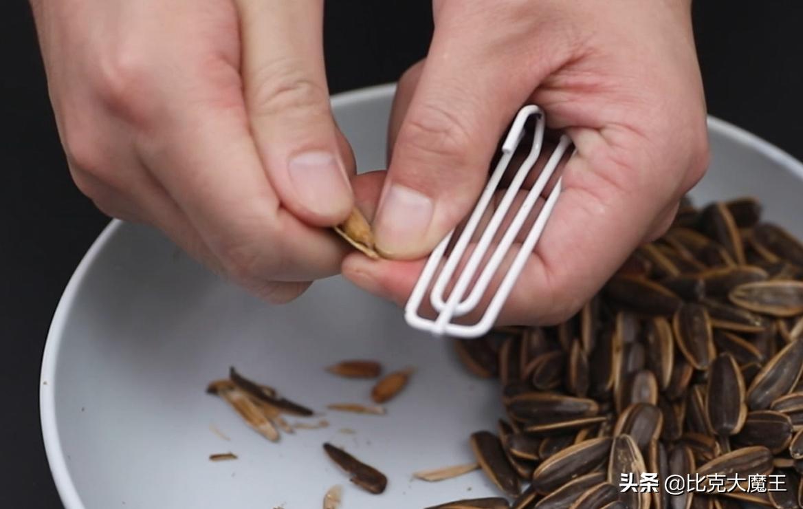 快速剥瓜子皮方便方法,用夹子剥瓜子小妙招
