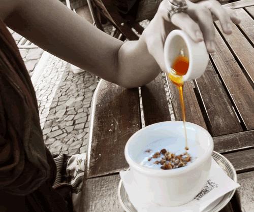 蜂蜜里掺了果葡糖浆如何鉴别,鉴别俄罗斯蜂蜜最简单的方法