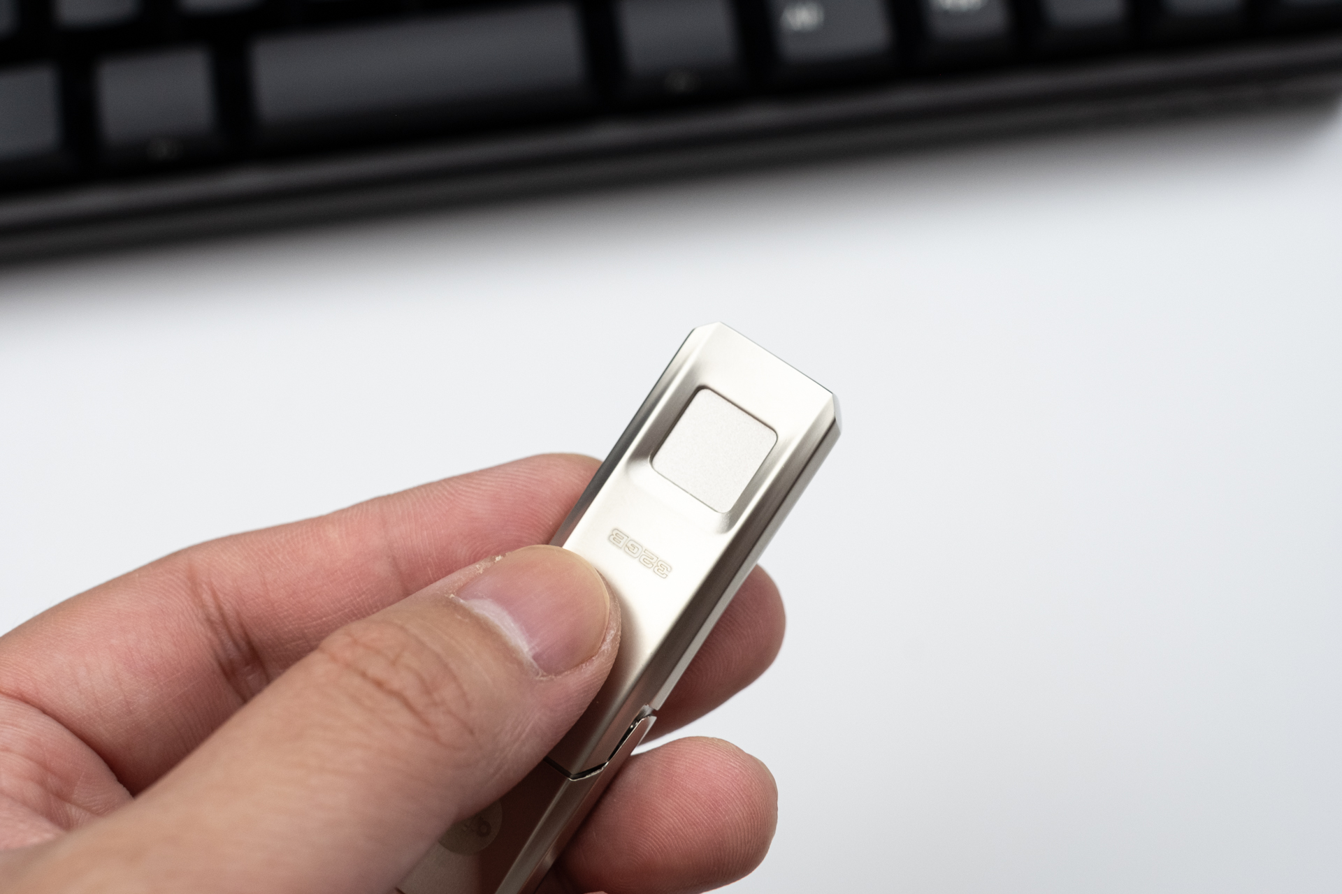 指尖机密,SM4机密算法更安全:爱国者指纹加密U盘U90