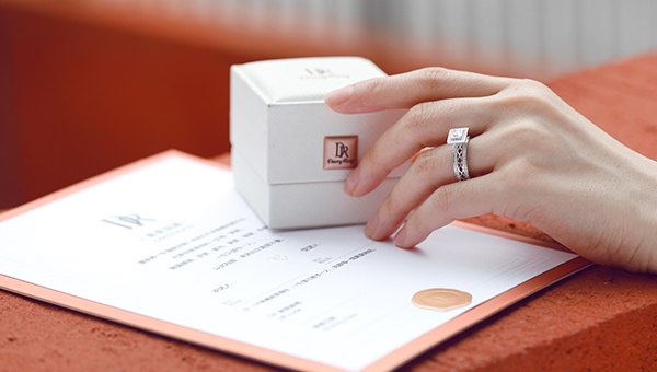 戴戒指的每一个手指代表什么意义,十个手指戴戒指的意义有哪些