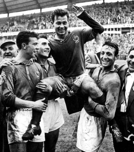 罗纳尔多总进球比贝利多吗,巴西球王罗纳尔多和贝利谁厉害