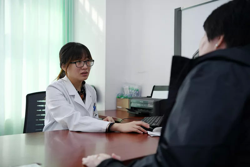 北京三院皮肤专家李薇薇,北医三院李薇薇