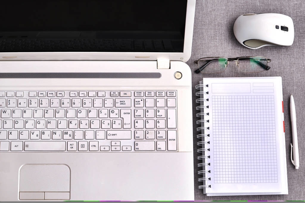 电脑开机后桌面图标点了没反应,电脑刚开机不显示桌面图标