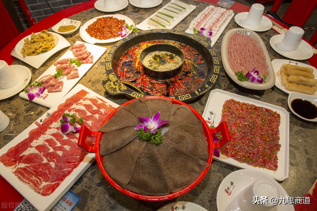 七旬老汉开火锅店：利用“十元通吃”引爆全场，营业额成功翻3倍