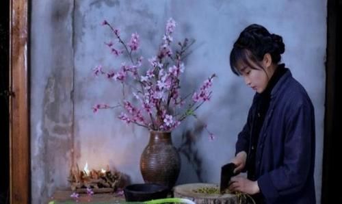 一年亏损300亿的品牌,一年亏损百亿的公司