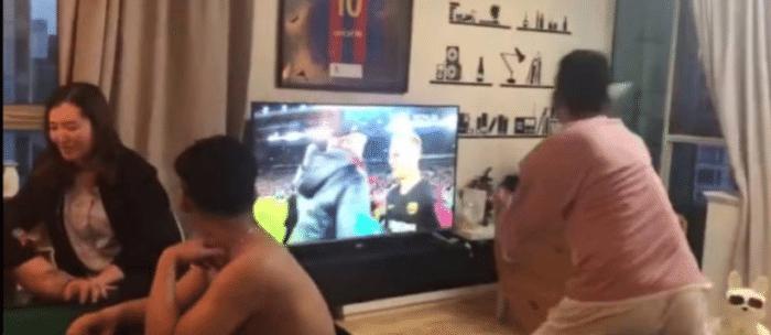 苏醒踢足球快乐再出发,苏醒砸电视机看球是哪场比赛