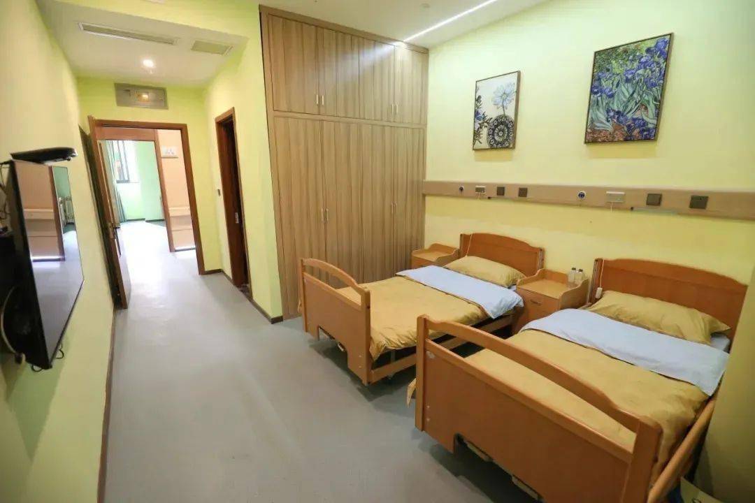 最新社区养老服务建设,今年将建成100个集中养老服务站点