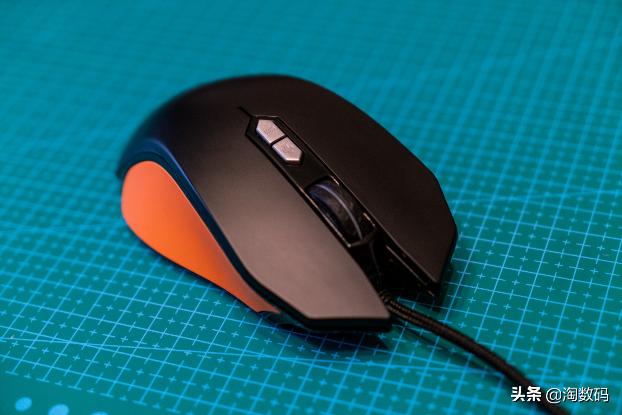 仅¥69元:PUBG固件级优化+1680万色RGB灯效+9键多模+赛车设计感