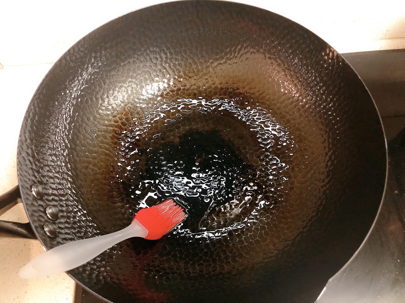 新铁锅要怎么开锅后期不粘锅,铁锅刚买回来要怎样开锅比较好用