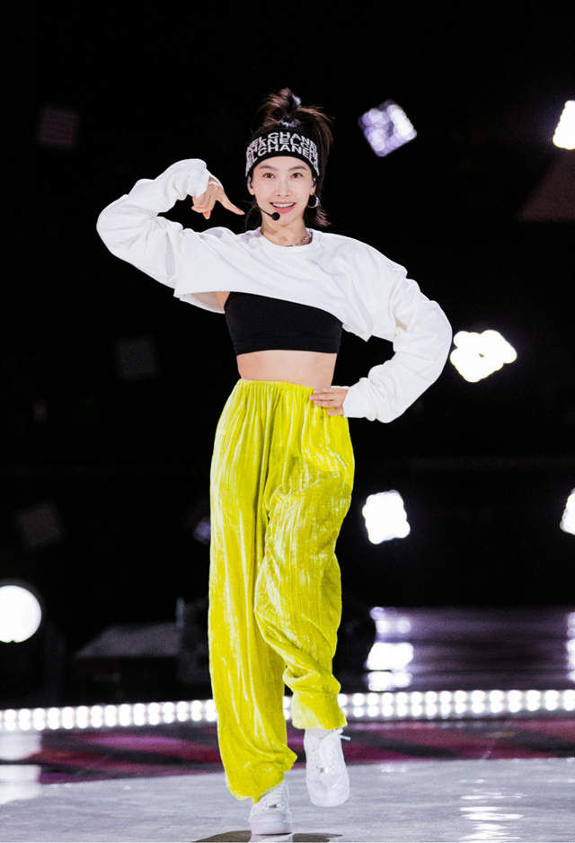 宋茜最新机场装,盘点宋茜的古今装对比