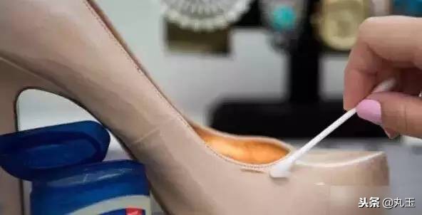 化妆包有塑料味怎么办,化妆包里要有哪些东西