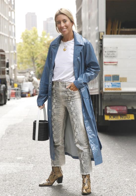 被当做时尚灾难的皮裤,今冬卷土重来成宠儿,没两把刷子不敢试