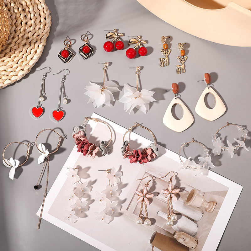 大脸显瘦的耳环搭配,耳环简约大气百搭显脸小