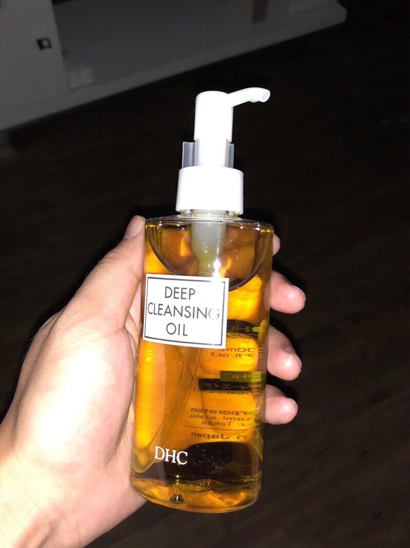 用卸妆水卸妆脸会变黑吗,用卸妆水卸妆还用洗面奶吗