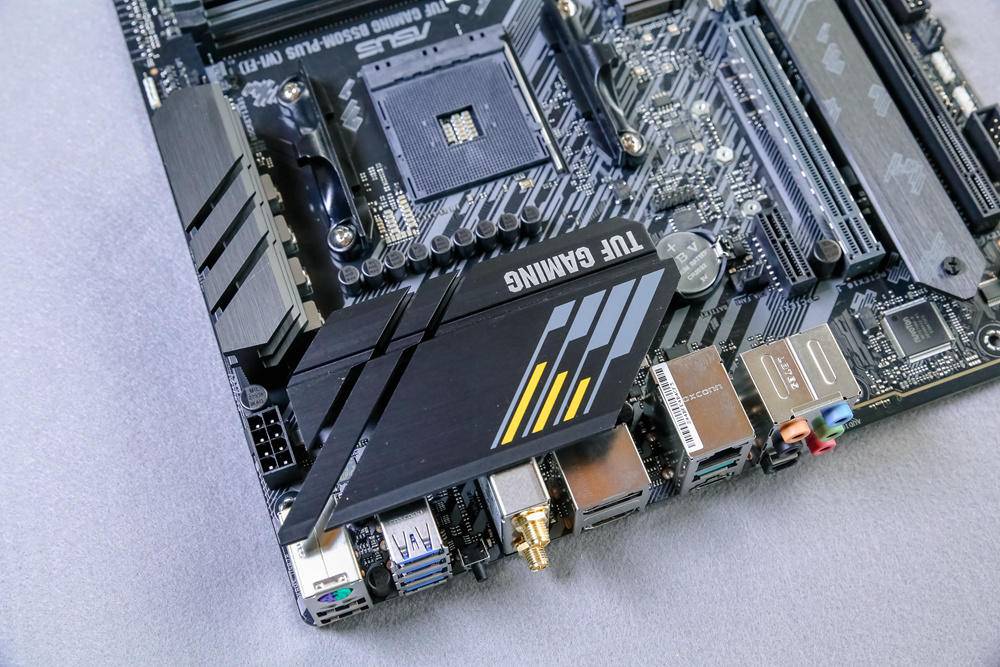 华硕b550重炮手与b550吹雪主板,华硕b550是atx大板吗