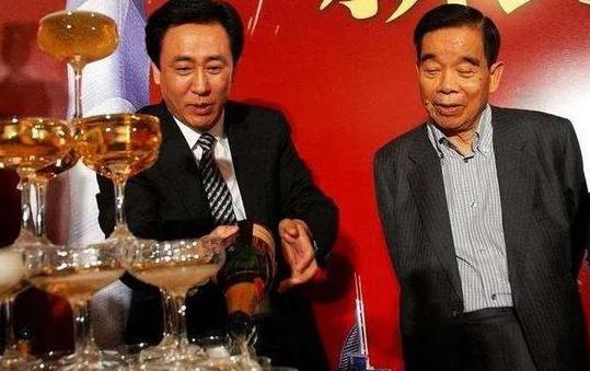 穷小子身价上亿完整视频,广东穷小子卖珠宝钻石起家