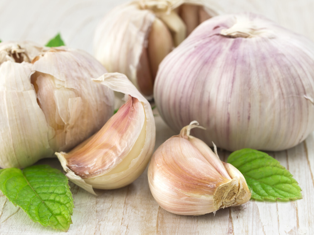 吃大蒜口臭怎么办8个妙招巧去除,小学生吃过大蒜后口臭怎么办