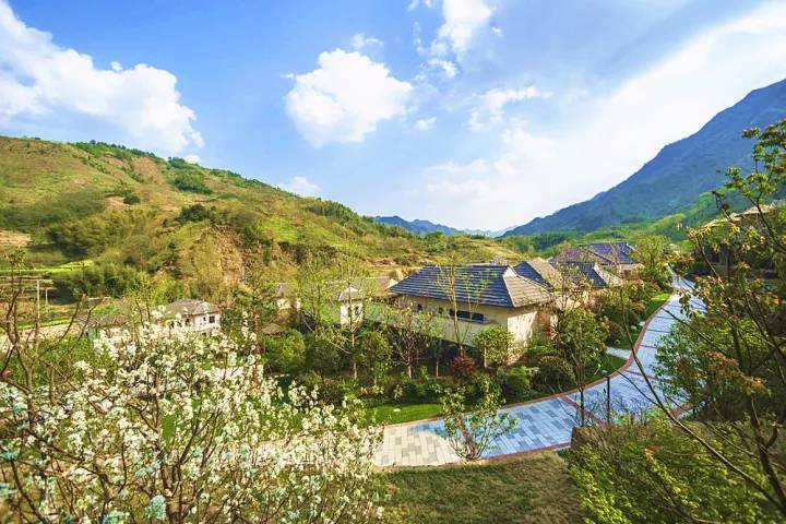 降温了一起去泡温泉,天气微凉正是泡温泉的好时候