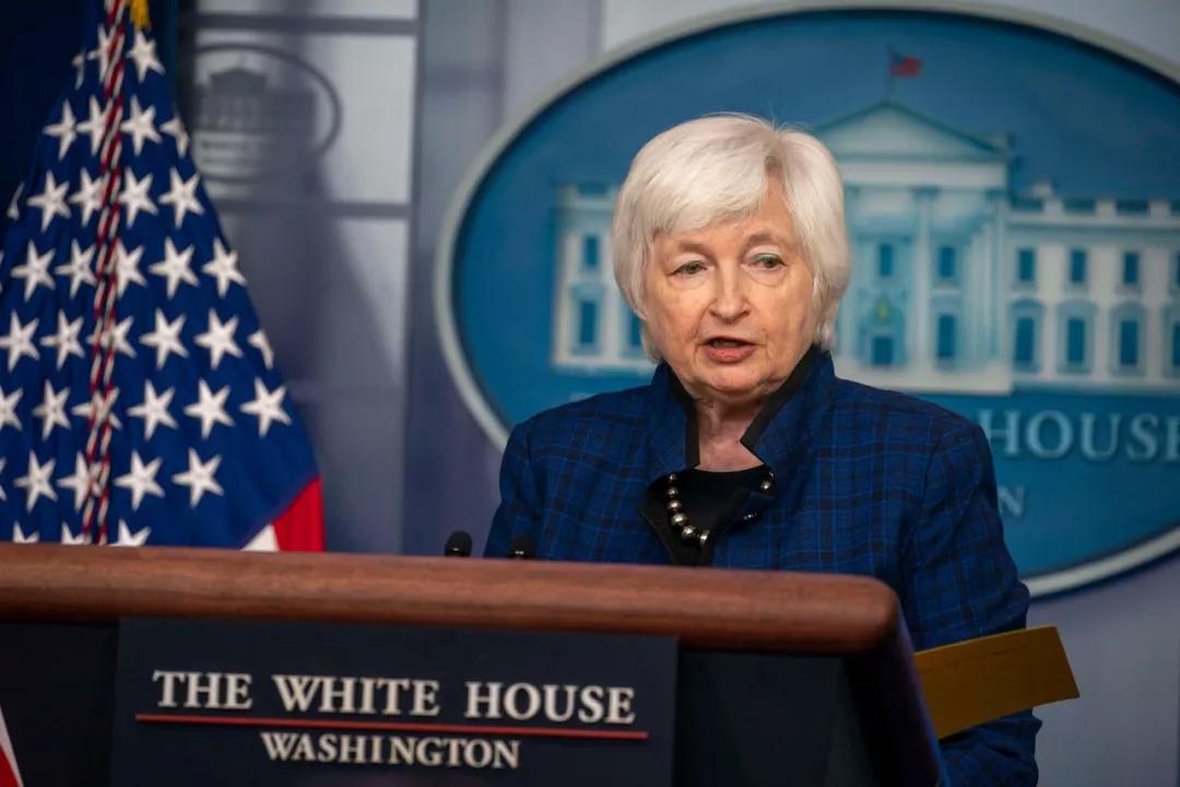 拜登表态支持毒苹果,港独却嘲老年痴呆,美国开始惧怕中国制裁了