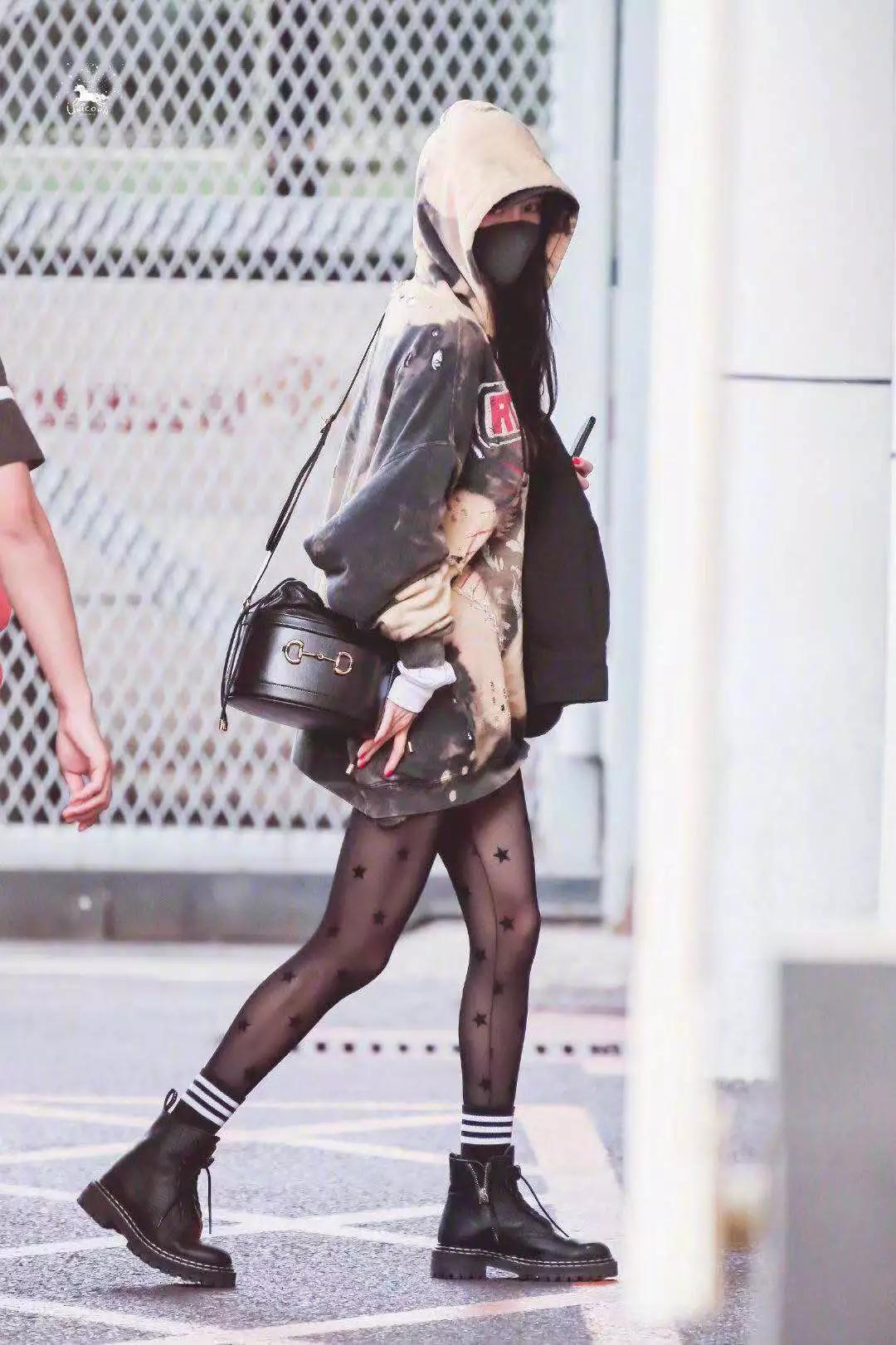 冬天如何穿黑丝，性感、不俗还保暖的那种？