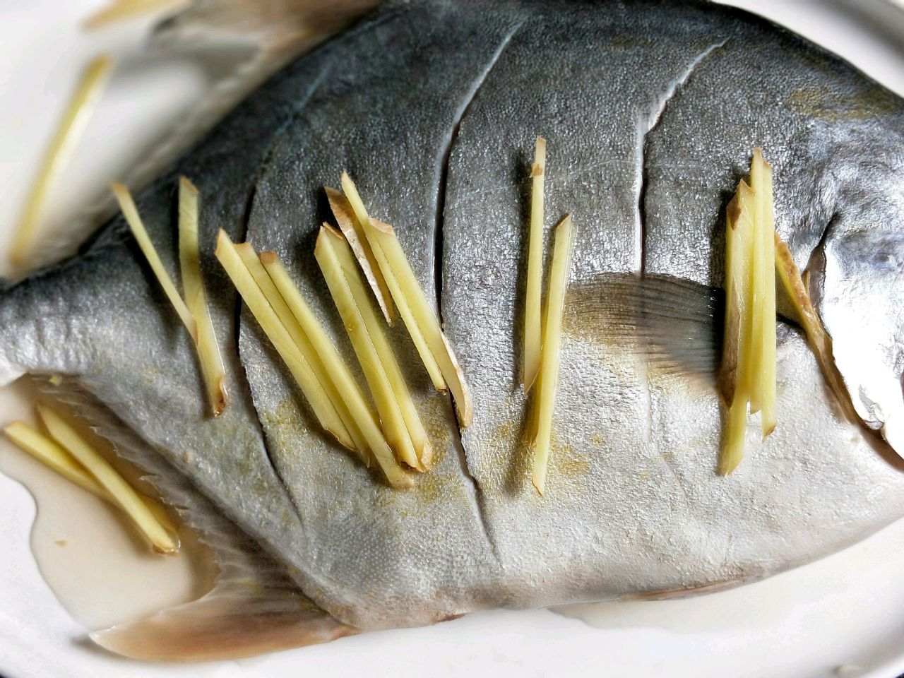 家常红烧金鲳鱼的做法大全视频,红烧金鲳鱼的经典做法有哪些