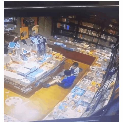 ​10岁男孩公共场合猥亵5岁女童：避免孩子性犯罪，家长责无旁贷