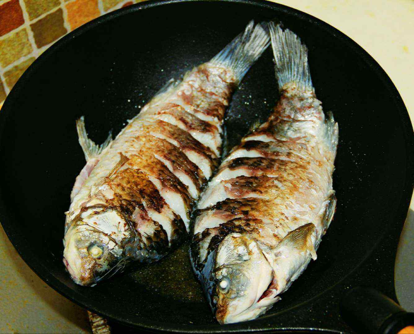 为什么炒菜要热锅冷油,热锅凉油还是粘锅