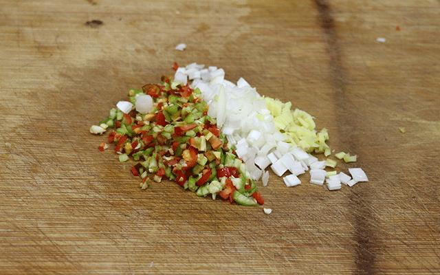 炸鱼块的面糊用什么粉好,炸鱼块调面糊的做法