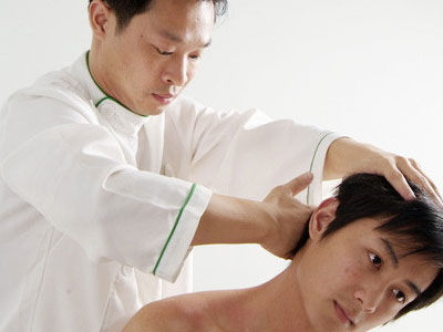 总是脖子落枕怎么回事,动不动都落枕