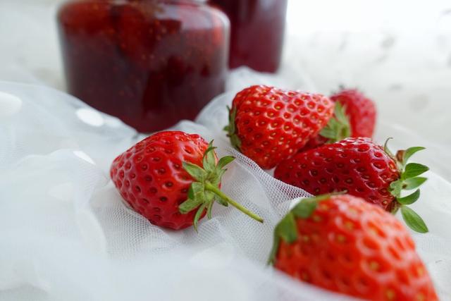 不添加防腐剂的草莓酱,在家做草莓酱儿童型