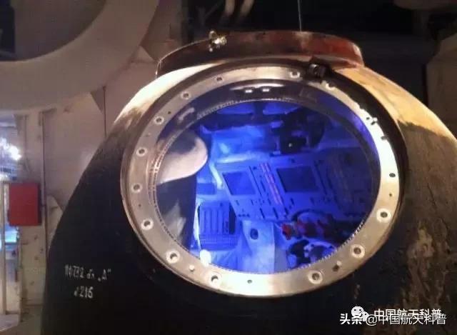 飞船进入大气层的哪一层会燃烧,飞船出大气层就不会燃烧了吗