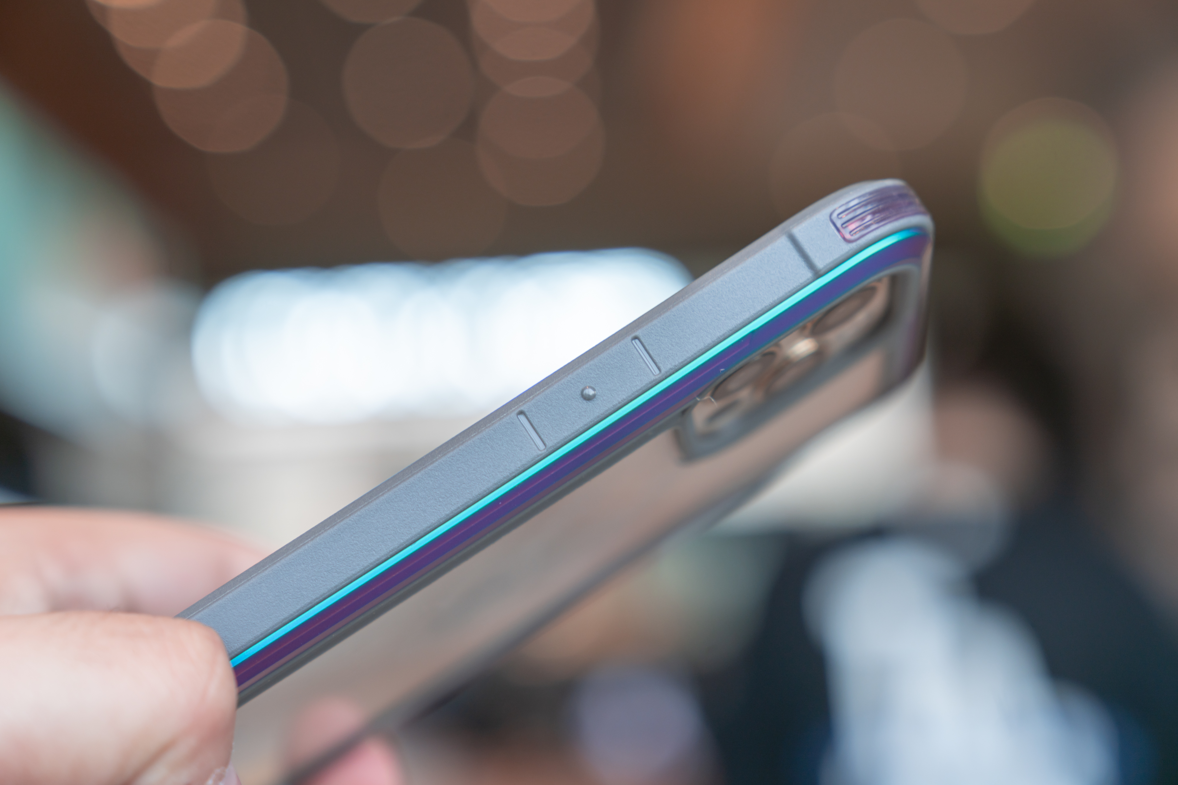 能让AppleCare+都赚不到钱的Defense决色小彩壳到底有多能摔？