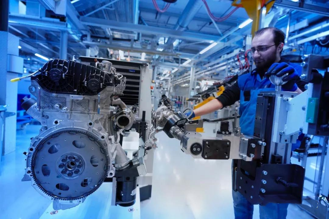 新款宝马m4什么发动机,宝马m4s55和f82的发动机哪个好