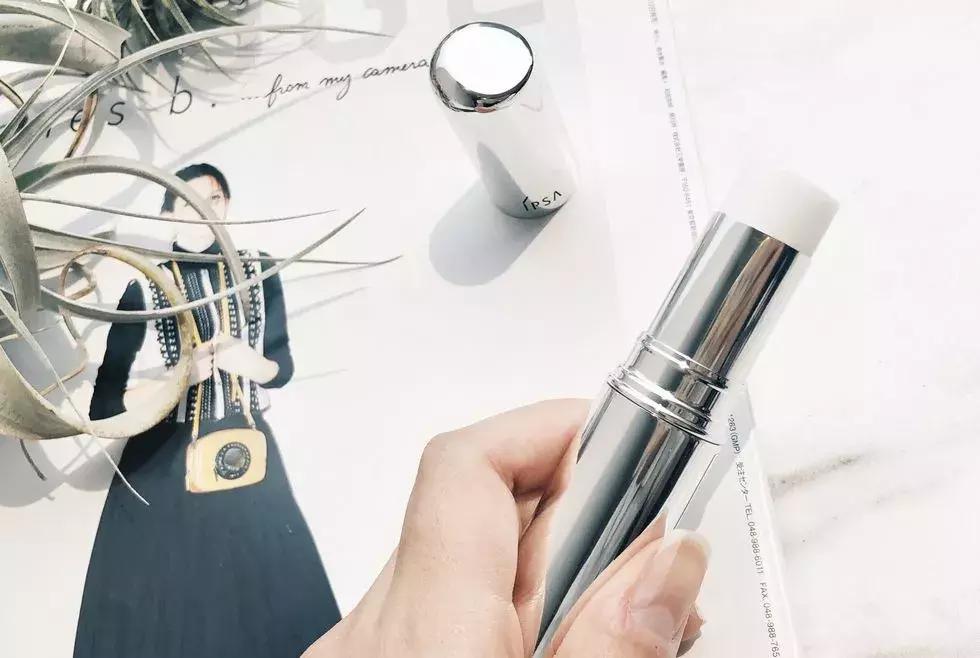 这瓶化妆水解决了白领90%的肌肤问题，日本小姐姐的秘密*器武**