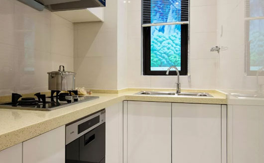 厨房橱柜定制好还是选成品橱柜好,砖砌橱柜和定制橱柜哪个便宜