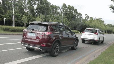 桑塔纳油表灯亮了还能跑多少公里,汽车油表灯亮了还能跑多少公里