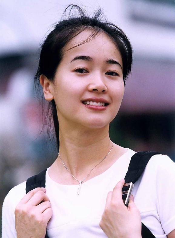 白月光是肖战和谁的,白月光是男主男扮女装的知乎小说