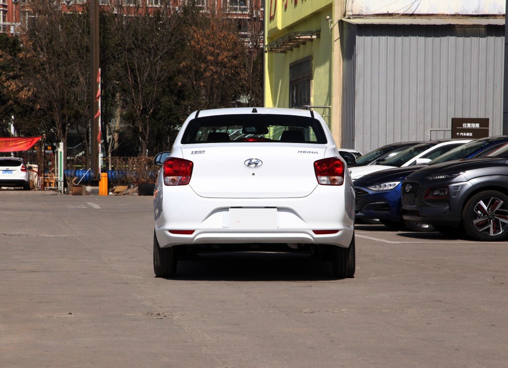 现代瑞纳4万左右的车,吉利帝豪和北京现代瑞纳