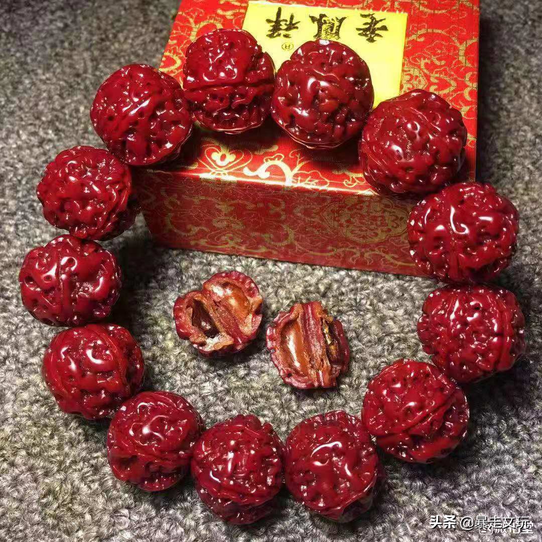 金刚菩提手串发黑怎么回事,金刚菩提子盘玩后颜色发黑