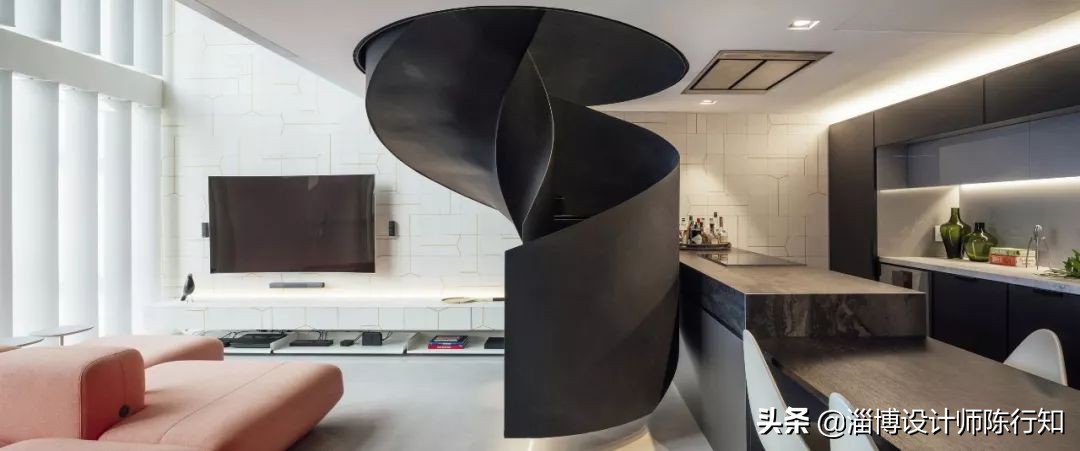 旋转楼梯有没有高端一点的,旋转楼梯适合轻奢风还是新中式